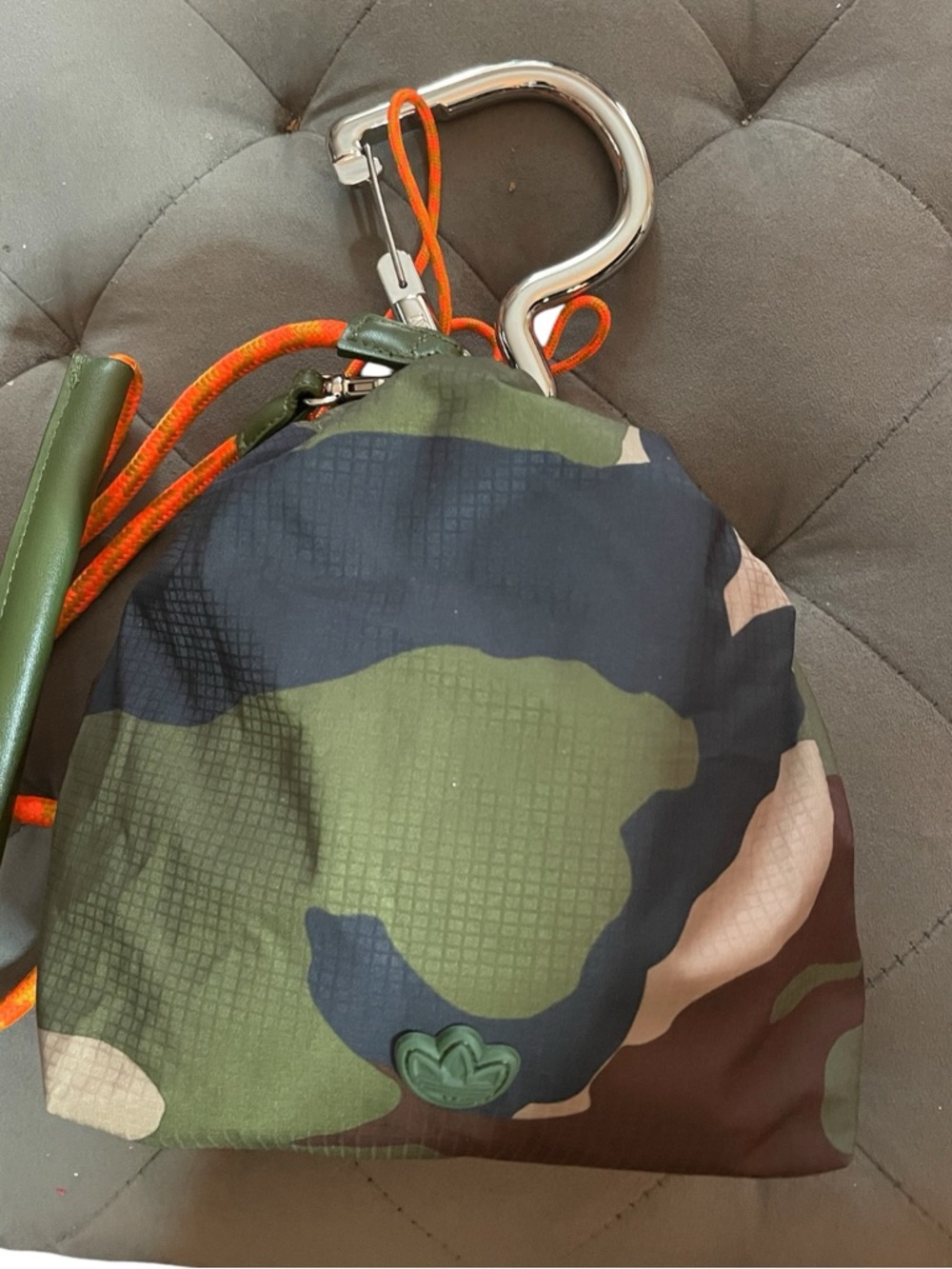 Ivy Park + Adidas Mini Drawstring Pouch Green Wild Pine - Picture 3 of 6